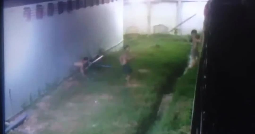 ไล่ล่า ! นักโทษลาว 11 คน เจาะกำแพงแหกคุกหนี