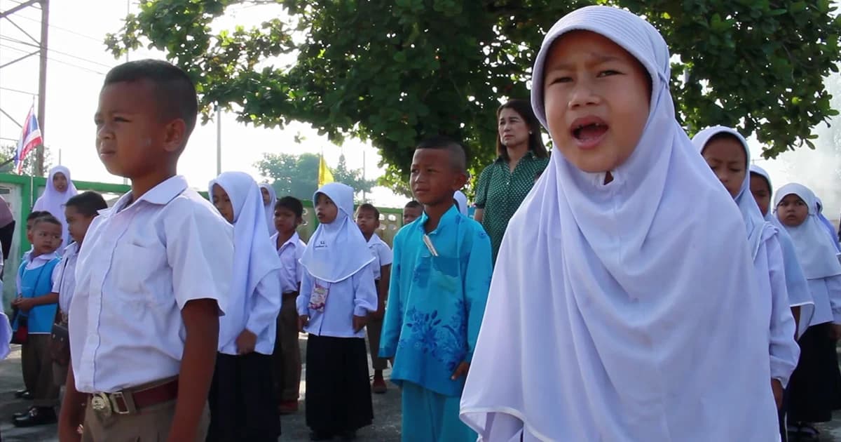 ‘ยะลา’ เปิดเทอมวันแรก จนท.คุมเข้มความปลอดภัย ครู-นร.