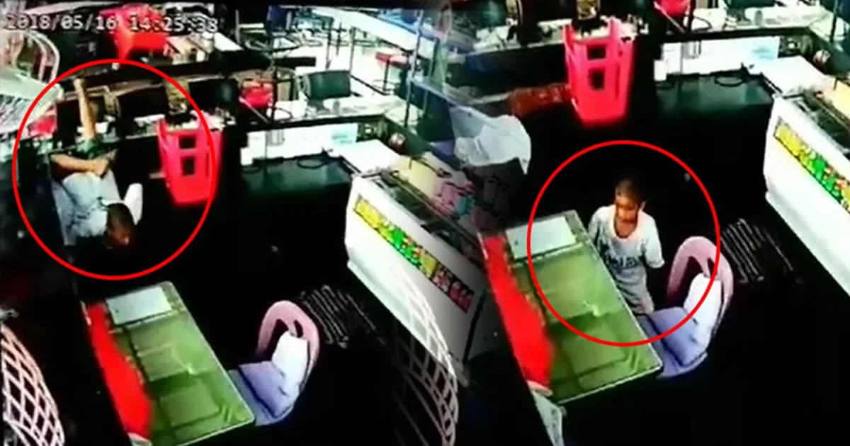 สาวบาร์โร่แจ้งความ ! เด็กแสบบุกปีนเคาน์เตอร์ ขโมยเงินในร้าน