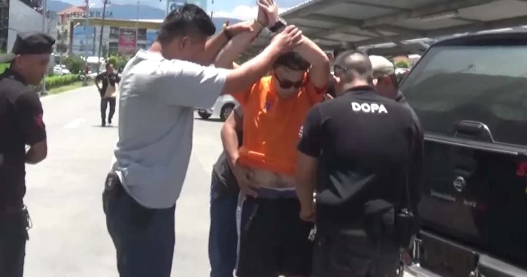 บุกรวบลูกชายขรก. กลางลานจอดรถห้างเชียงใหม่ขณะไปส่งยาบ้า