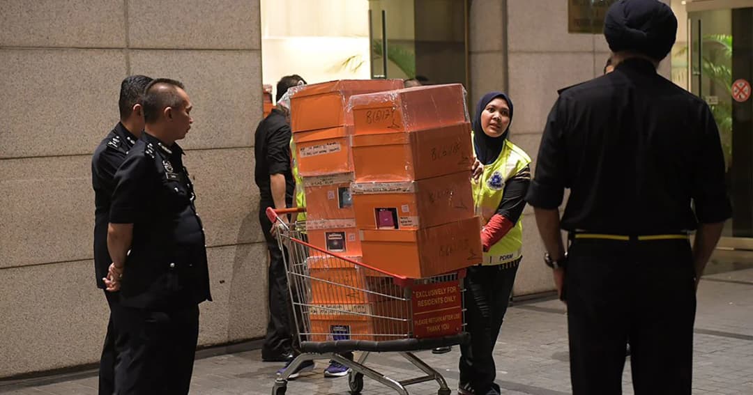 ค้นบ้านอดีตนายกฯ มาเลย์ หาหลักฐานเอี่ยวทุจริต พบกระเป๋าหรู-อัญมณีเพียบ