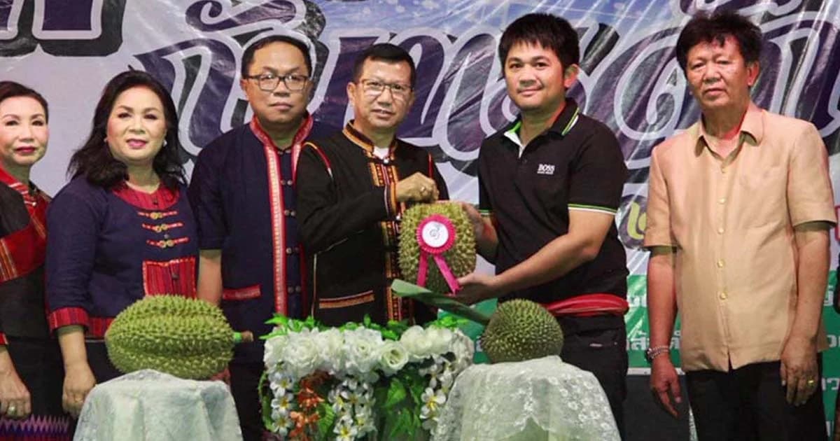 สูงลิบลิ่ว ! ประมูลทุเรียนภูเขาไฟชนะเลิศ 150,000 บาท