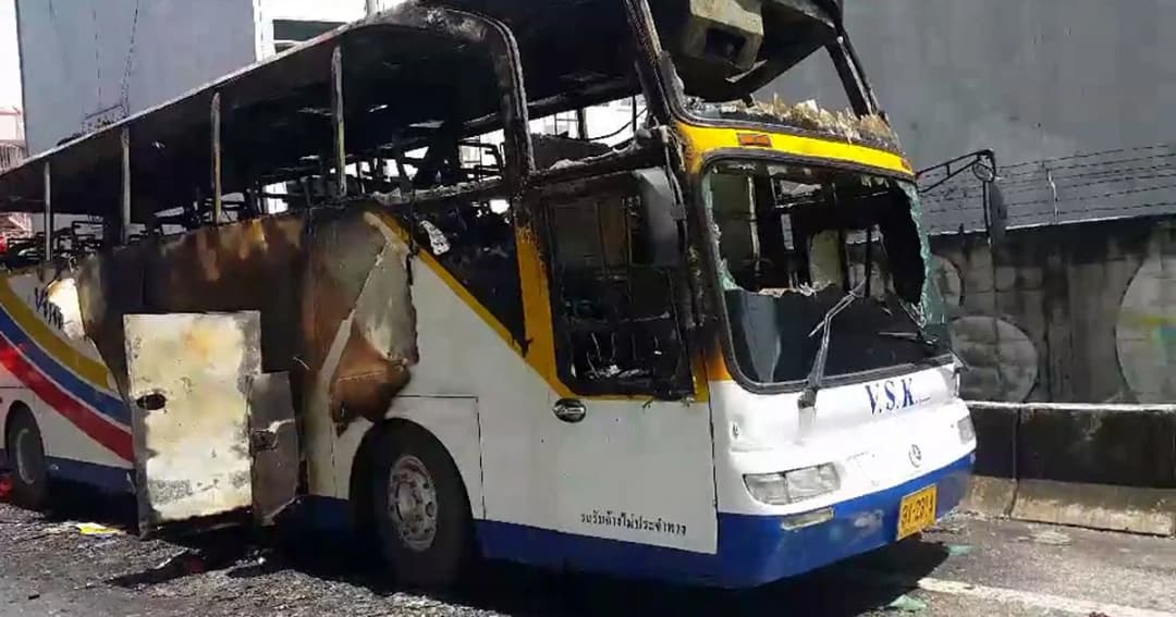 คืบหน้า ! รถรับ-ส่งนักท่องเที่ยวไฟไหม้หมดทั้งคัน