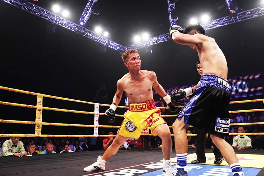 “อัจฉริยะ” เฉือนชนะ “แก้วฟ้า” คว้าแชมป์เอเชียในรายการ WP Boxing