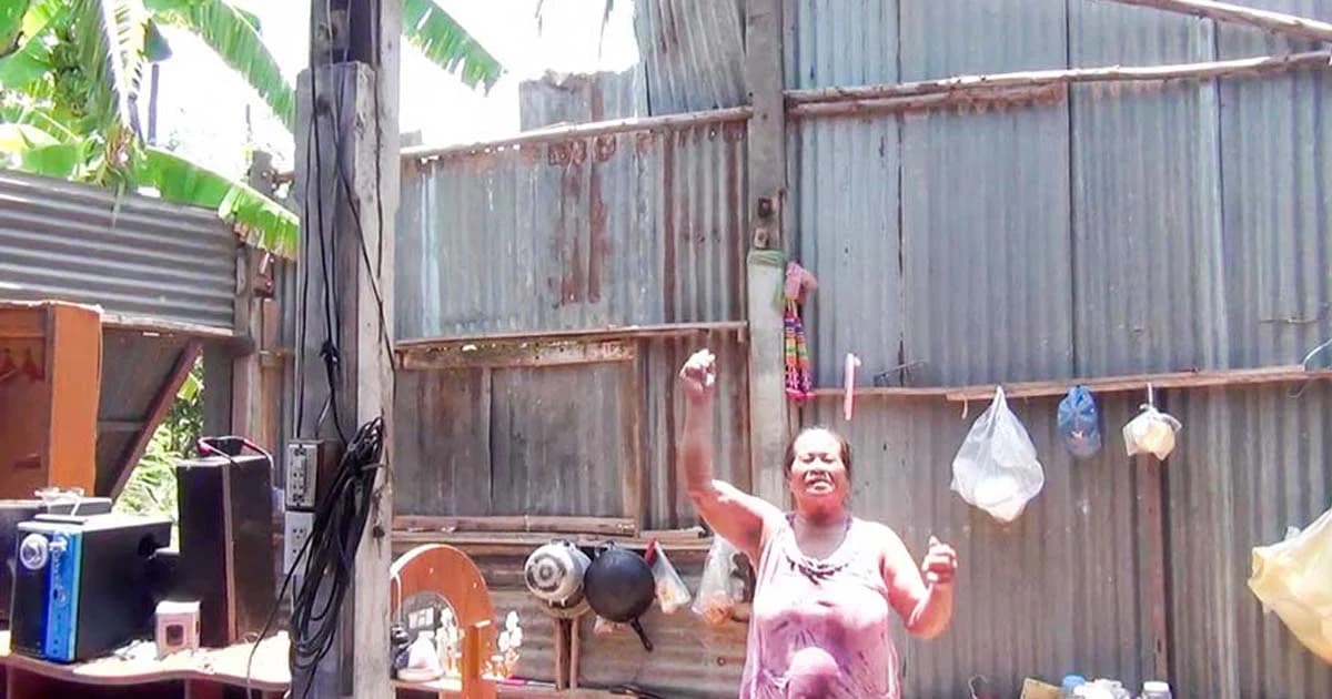 บ้านยายพัง ! พายุกระหน่ำ อ.โพธิ์ทอง บ้านกระจาย