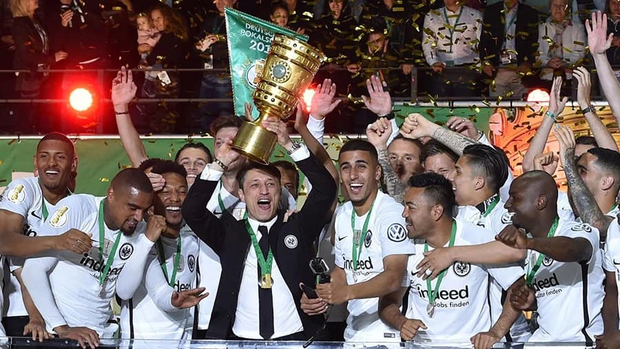 แฟรงค์เฟิร์ตถลุงบาเยิร์น 3-1 คว้าแชมป์เดเอฟเบ โพคาลในรอบ 30 ปี