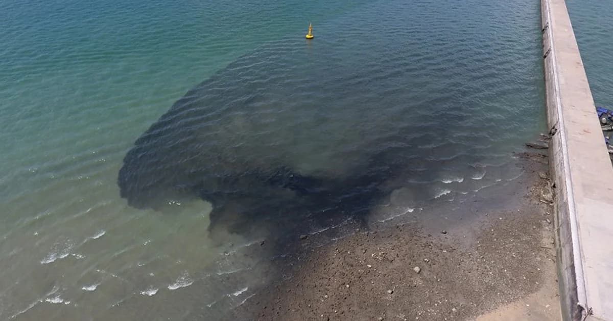 วอนแก้ไข ! พัทยาน้ำทะเล 2 สี เน่าส่งกลิ่นเหม็น