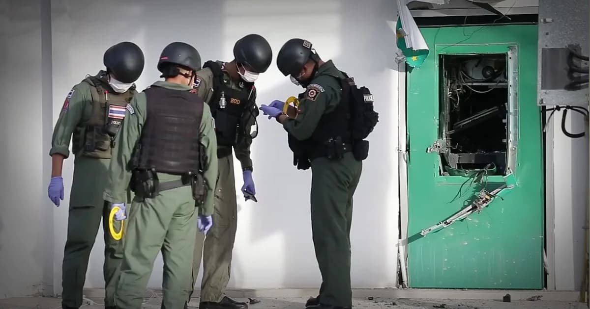 คืบหน้าป่วนใต้ ! บึ้มตู้เอทีเอ็ม 10 จุดปัตตานี จนท.กู้ระเบิดเพิ่ม 1 ลูก