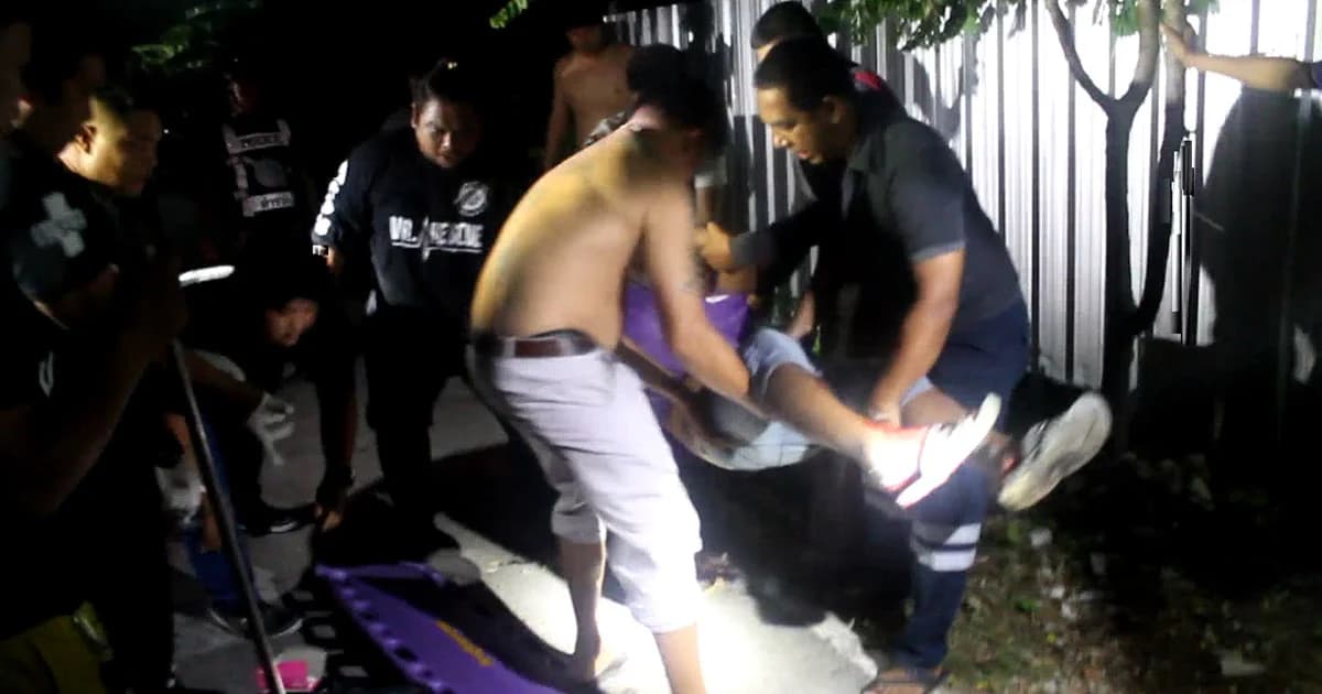 ระทึก ! ตร.ร่วมกู้ภัยบุกชาร์จตัวหนุ่มใหญ่อ่างทองคลุ้มคลั่ง ใช้มีดไล่ฟันคน