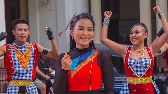 “ป๊อปปี้ ปรัชญาลักษณ์” ปล่อยเพลงเร็วเพลงแรกในชีวิต “มีอ้ายน้องบ่แคร์”