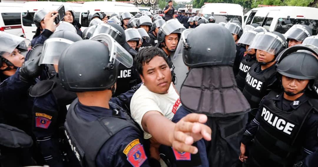 แกนนำกลุ่มคนอยากเลือกตั้งมอบตัว และยุติการชุมนุม