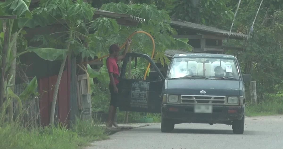 สงขลาน้ำมันเถื่อนทะลักชายแดน เปิดปั๊มหลอดขายริมถนนเย้ยกฎหมาย