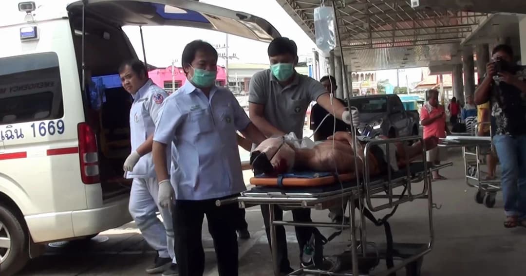 หนุ่มเทคนิคยโสธรคลั่ง ! ใช้มีดกระหน่ำแทงตัวเอง บาดเจ็บสาหัส