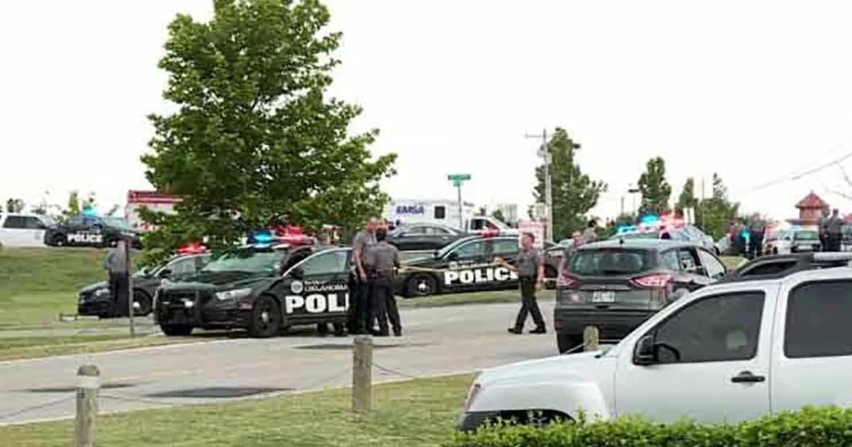 พลเมืองดีใช้ปืนสังหารคนร้ายดับ หลังก่อเหตุยิงคนในร้านอาหาร