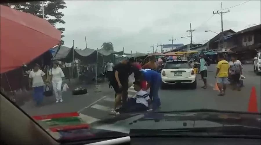 ตำรวจนครศรีธรรมราช รวบพ่อค้ายา-ไอซ์ ขณะนัดเอเย่นต์ส่งของ