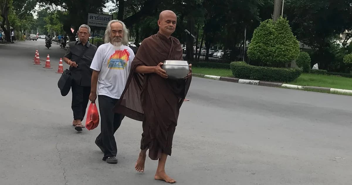 ท่านจันทร์ สันติอโศก รอเยี่ยม ‘พุทธะอิสระ’