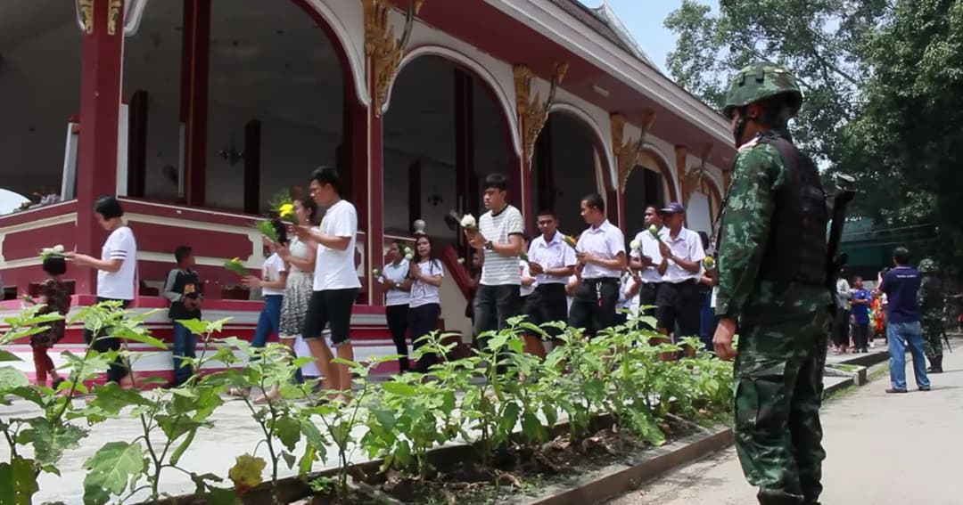 พุทธศาสนิกชนชาวยะลา ร่วมพิธีเวียนเทียนเที่ยงวัน จนท.รักษาความปลอดภัยเข้ม