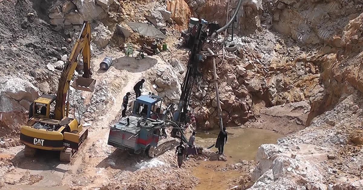 ผู้ว่าฯสุราษฎร์ฯ สั่งปิดเหมืองแร่ชั่วคราวเร่งกู้ระเบิดอีก 3 ลูก หลังบึ้มอัดร่างคนงานแหลกดับ 1 เจ็บ 1