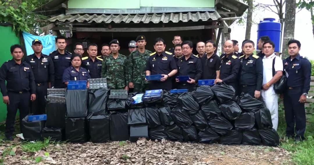 บุกค้นโกดัง ‘บุหรี่เถื่อน’ รายใหญ่สงขลา ยึดของกลางกว่า 9 ล้านบาท
