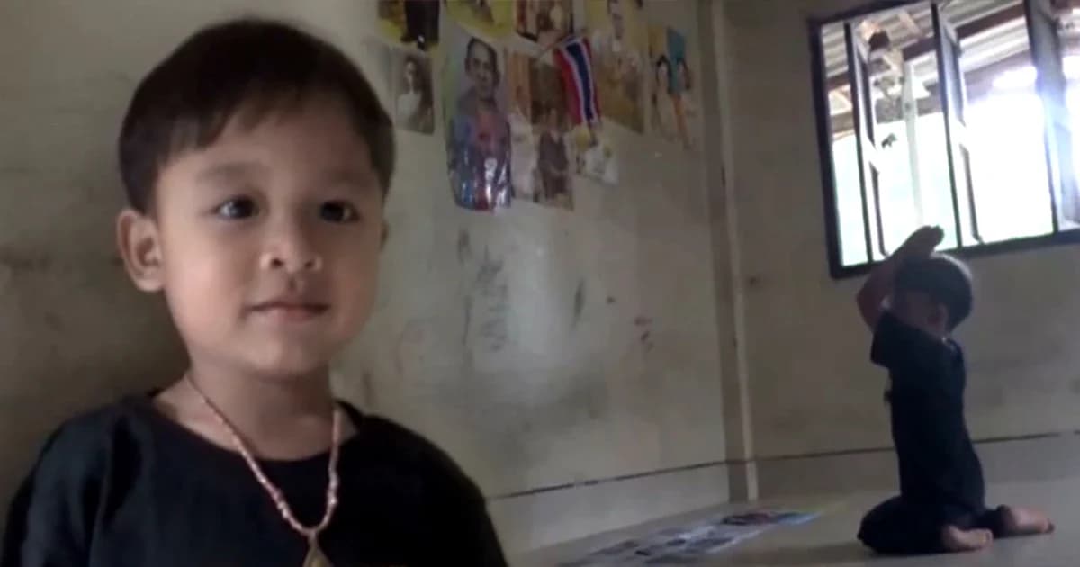 “น้องเมทั่น” หนูน้อยชื่นชอบ “ในหลวง ร.9” เห็นพระบรมฉายาลักษณ์ที่ไหน ต้องเอากลับบ้าน