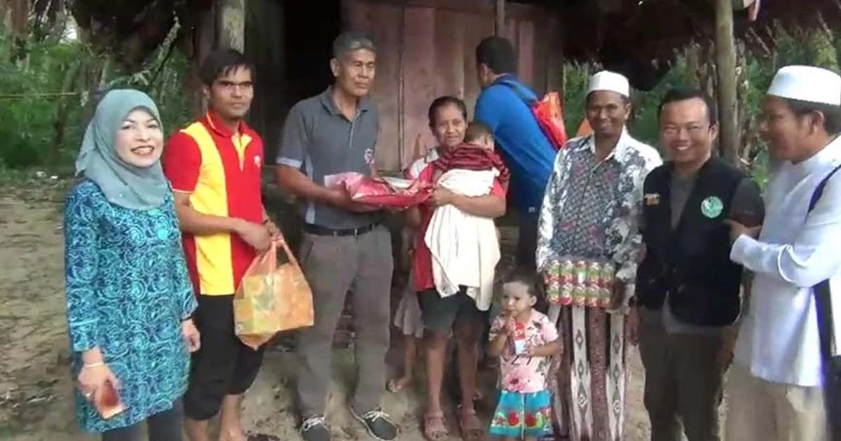 คนแห่ช่วยแม่ลูก 5 ชีวิต ขนำพัง ไม่มีแม้ข้าวกิน