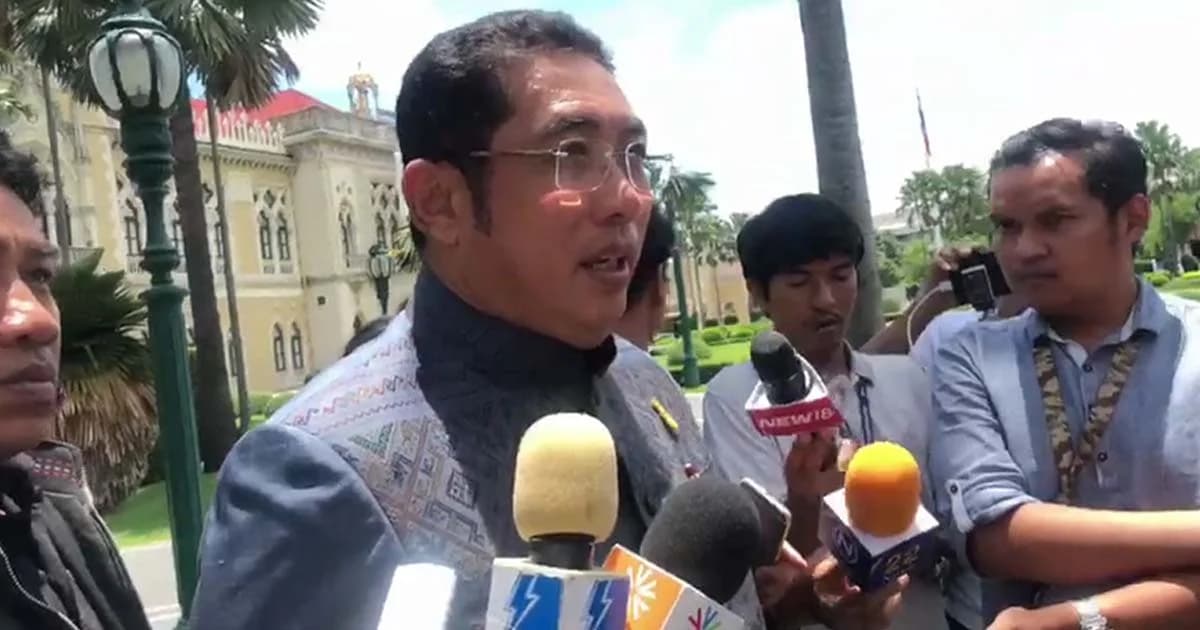 “สนธยา คุณปลื้ม” เข้าทำเนียบฯวันแรก ปัดถูกดึงนั่งเก้าอี้ รมว.ท่องเที่ยวฯ