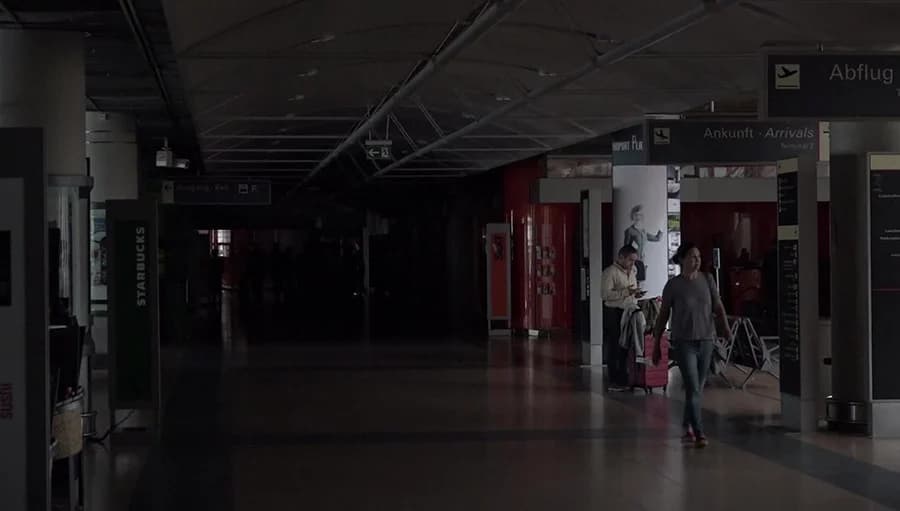 ผู้โดยสารตกค้างจำนวนมาก หลังไฟฟ้าดับในสนามบินฮัมบวร์ก