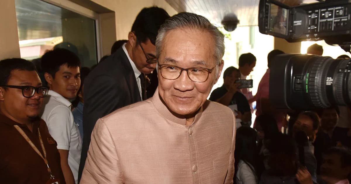 ‘ดอน’ ยิ้มอ่อนประชุม ครม. ‘วิษณุ’ ชี้รอศาล รธน.ชี้ขาด