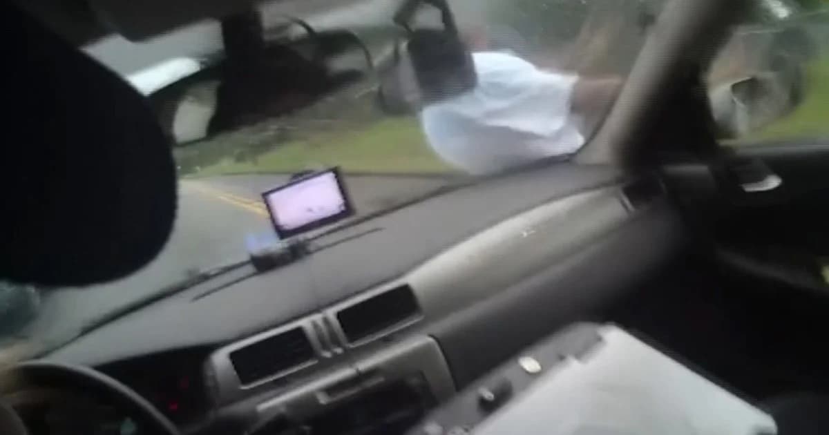 ตร.สหรัฐฯ กลับเข้าทำงาน หลังถูกไล่ออกกรณีขับรถชนคนร้ายผิวสี