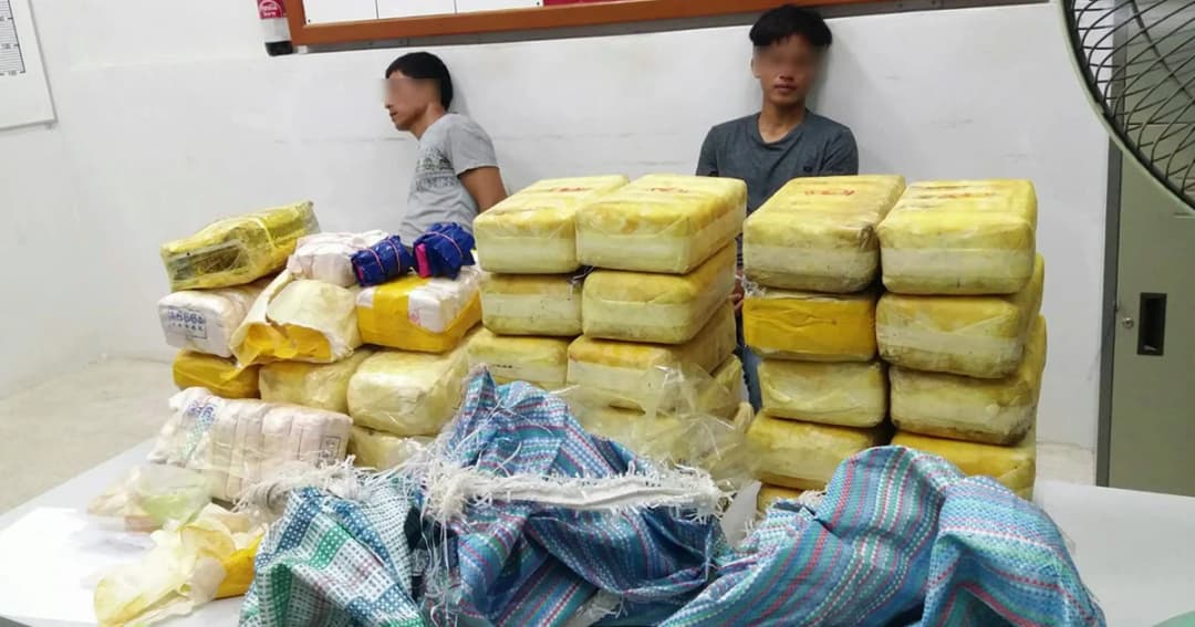 สกัดจับกระบะขนยาบ้า ยึดกว่า 3 แสนเม็ด พบ ผช.ผญบ. ร่วมขบวนการ