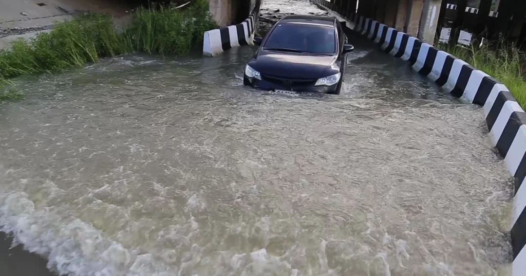 ชาวบ้านวอนแก้ไขทางลอดกลับรถชัยนาท น้ำท่วมทั้งปี