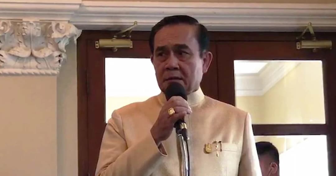 นายกฯ กาหัวสนช.หลับ ขณะแจงงบปี62-ส่งภาพให้ “พรเพชร” ดูแล้ว