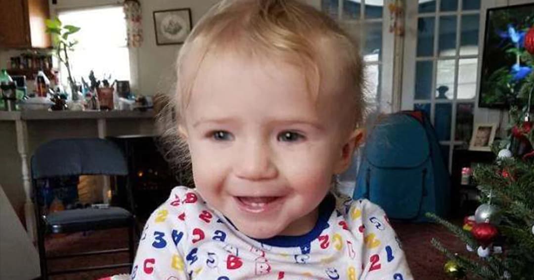 เศร้า! หลานถูกทิ้งไว้ในรถจนเสียชีวิต เพราะยายเป็นลมขณะเข้าบ้านไปหยิบกุญแจ