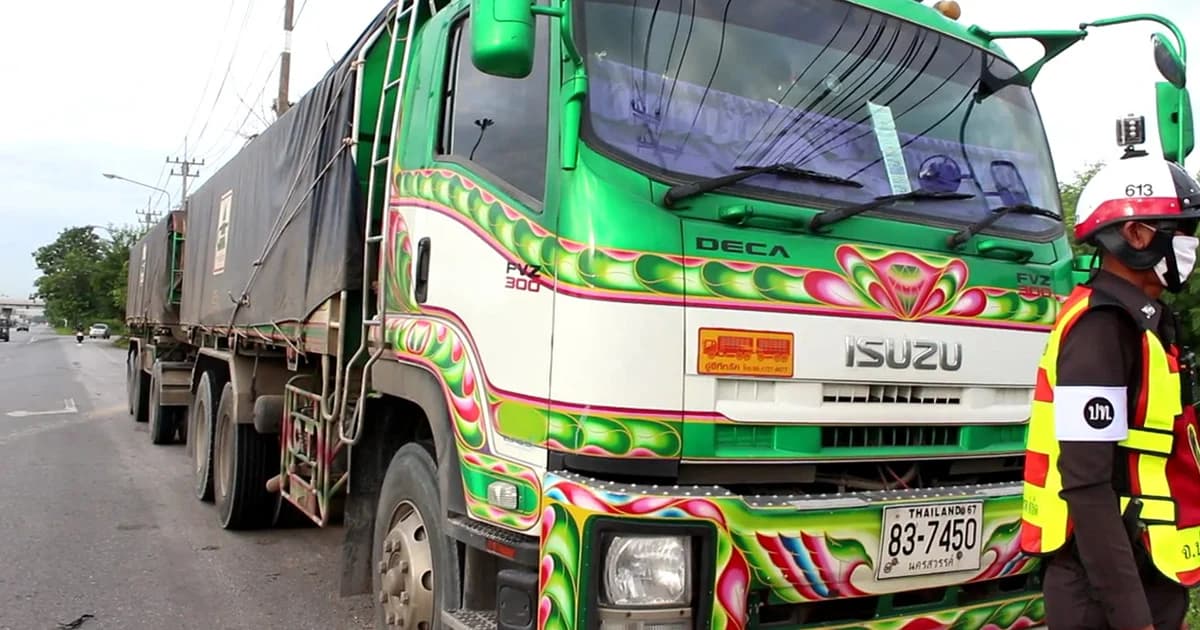 สิบล้อจอดนอนพักผ่อน ถูกโจรขโมยน้ำมันเกลี้ยงถัง