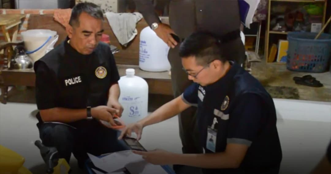 ตร.บุกค้นบ้านอดีตพนักงานที่ดิน พัวพันออกโฉนดปลอมเอื้อโรงโม่ปูน