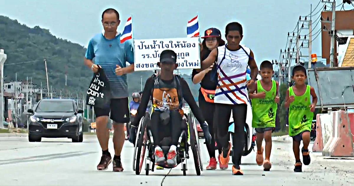 “ลุงหมี” ชายพิการหัวใจเเกร่ง ปั่นวีลเเชร์ใต้จรดเหนือ ระดมทุน ช่วยเด็กพิการ