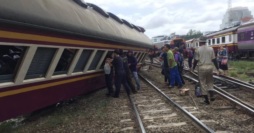 รถไฟตกรางที่หัวลำโพง ไม่มีผู้บาดเจ็บ คาดใช้เวลา 3 ชม.กู้