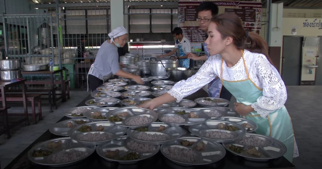 ศธ. เอาจริง ! สั่งตรวจสอบอาหารกลางวันเด็กนักเรียนทั่วประเทศ