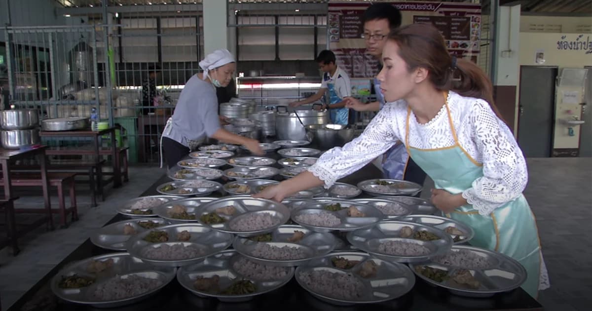 ศธ. เอาจริง ! สั่งตรวจสอบอาหารกลางวันเด็กนักเรียนทั่วประเทศ