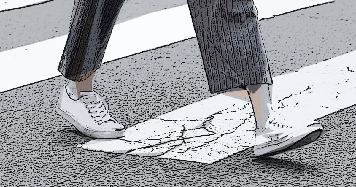 สวมสูทผูกเน็กไท แต่ใส่รองเท้าผ้าใบ เทรนด์ใหม่ของคนทำงานในญี่ปุ่น