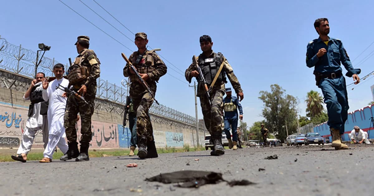 เหตุระเบิดฆ่าตัวตายหน้ากระทรวงในอัฟกัน ดับอย่างน้อย 13 ราย