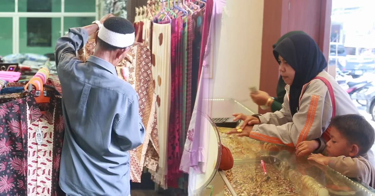 แม่ค้ายะลาบ่น! จับจ่ายร้านทองคำ-เสื้อผ้ารับวันรายอปีนี้เศรษฐกิจไม่คึกคัก