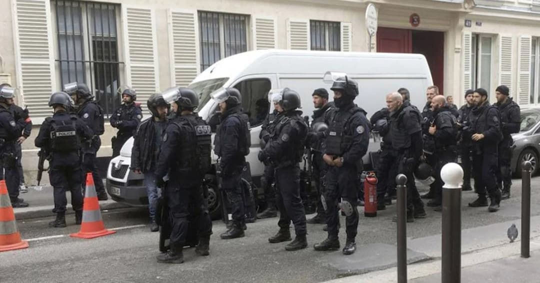 ตำรวจฝรั่งเศสบุกชาร์จมือปืน หลังจับตัวประกัน 2 คน