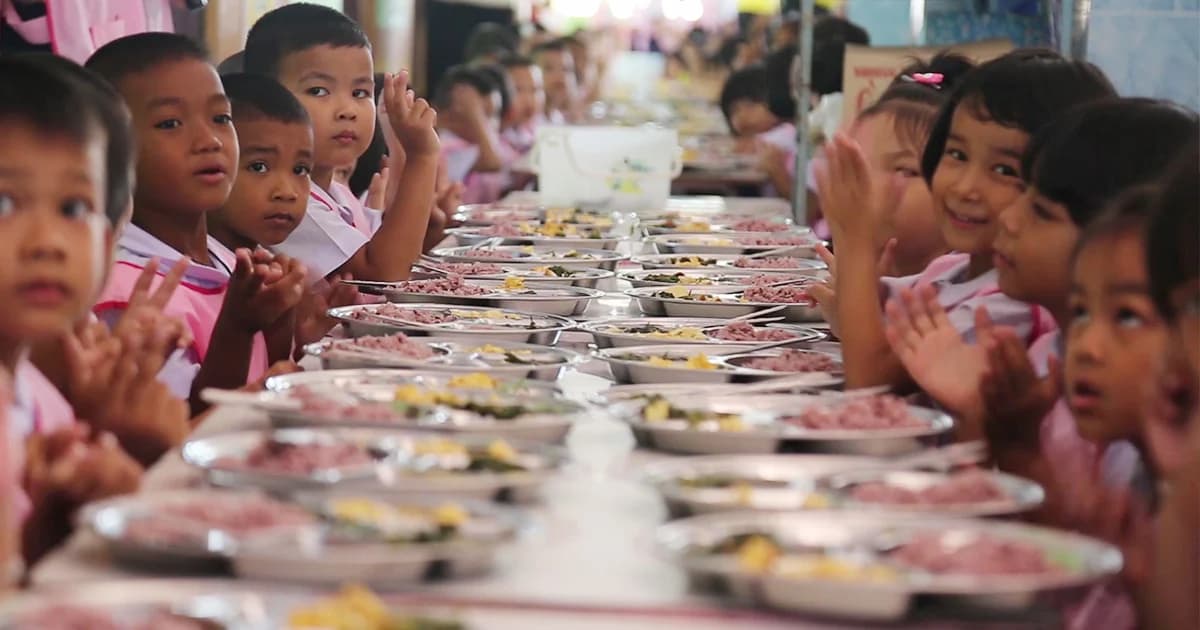 ผู้ว่าฯ ชัยนาท ลงตรวจอาหารกลางวัน ชี้ ‘หัวละ 20 บาท’ น้อยเกินไป