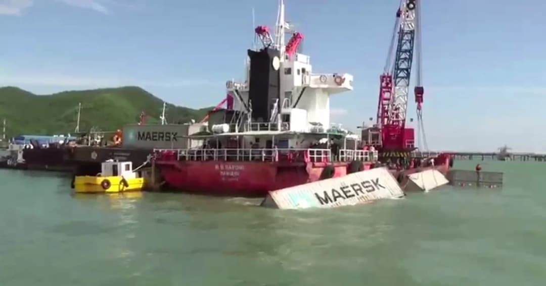 เร่งกู้ตู้คอนเทนเนอร์ เรือภัทรมารีน 6 กลางทะเลชลบุรี