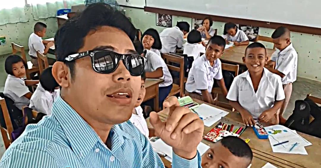 ครูเเว่นดำ แต่งเพลงเเร็พ ชี้ “ทำไม ไม่ควรเลิกพิธีไหว้ครู”