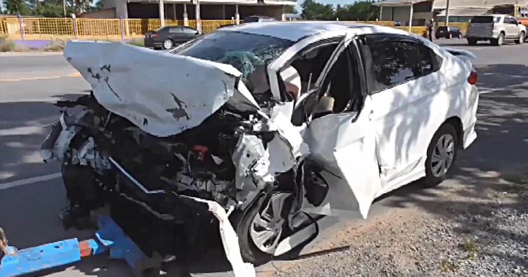 เปิดคลิป ครูสาวขับเก๋งประสานงาเก๋งเซลล์สาว ดับทั้งคู่