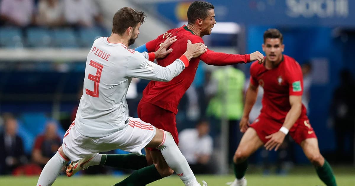 ปิเก้แอบจิก “โรนัลโด้เป็นคนที่พุ่งล้มเก่ง”