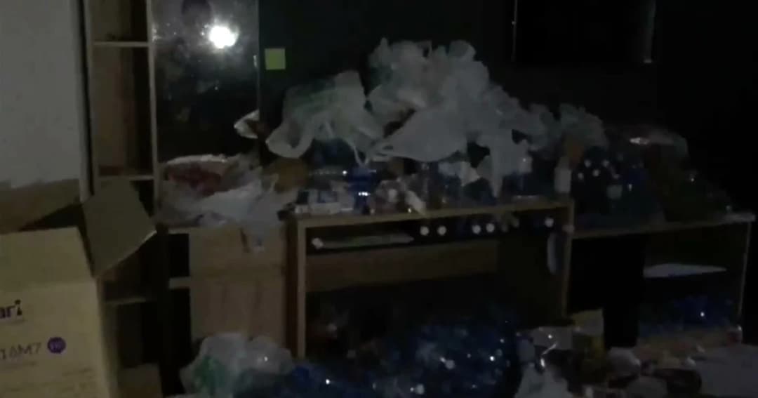 เจ้าของผงะ! สาวค้างค่าเช่า 2 เดือน ทิ้งขยะเต็มห้องส่งกลิ่นเหม็นโชย