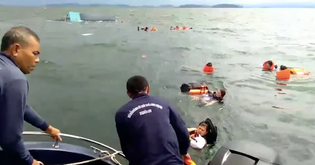 ระทึก! เรือนำเที่ยวชนหินโสโครกที่ชุมพร 13 นักท่องเที่ยวโดดหนีเอาชีวิตรอด